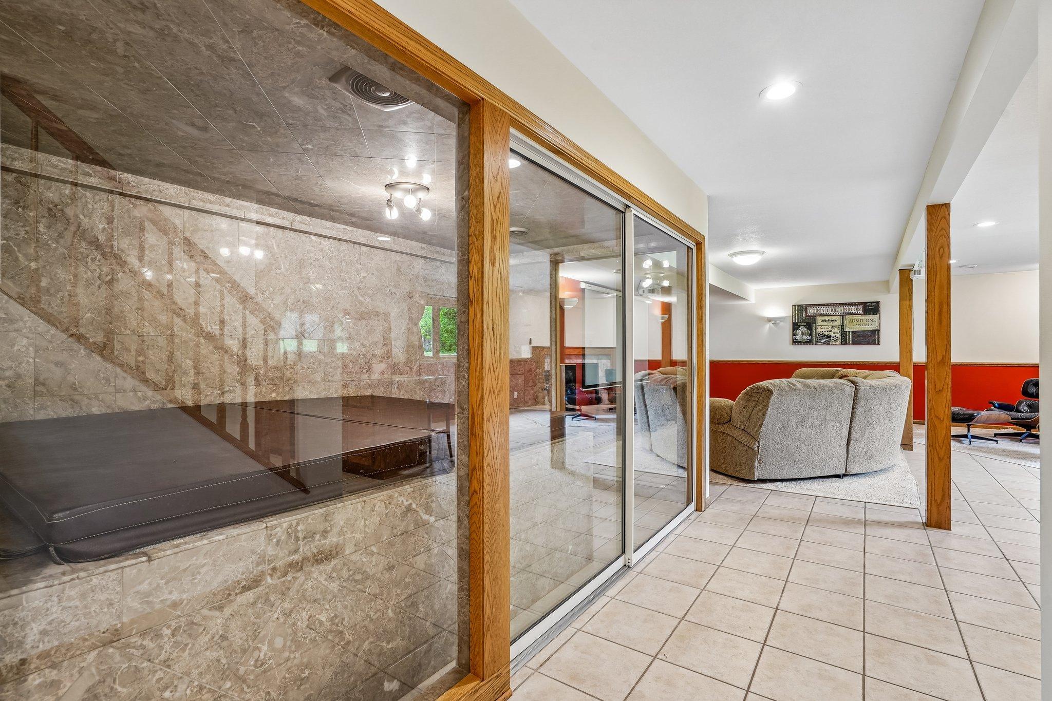 51-web-or-mls-Laurene Ave-S1905-051.jpg