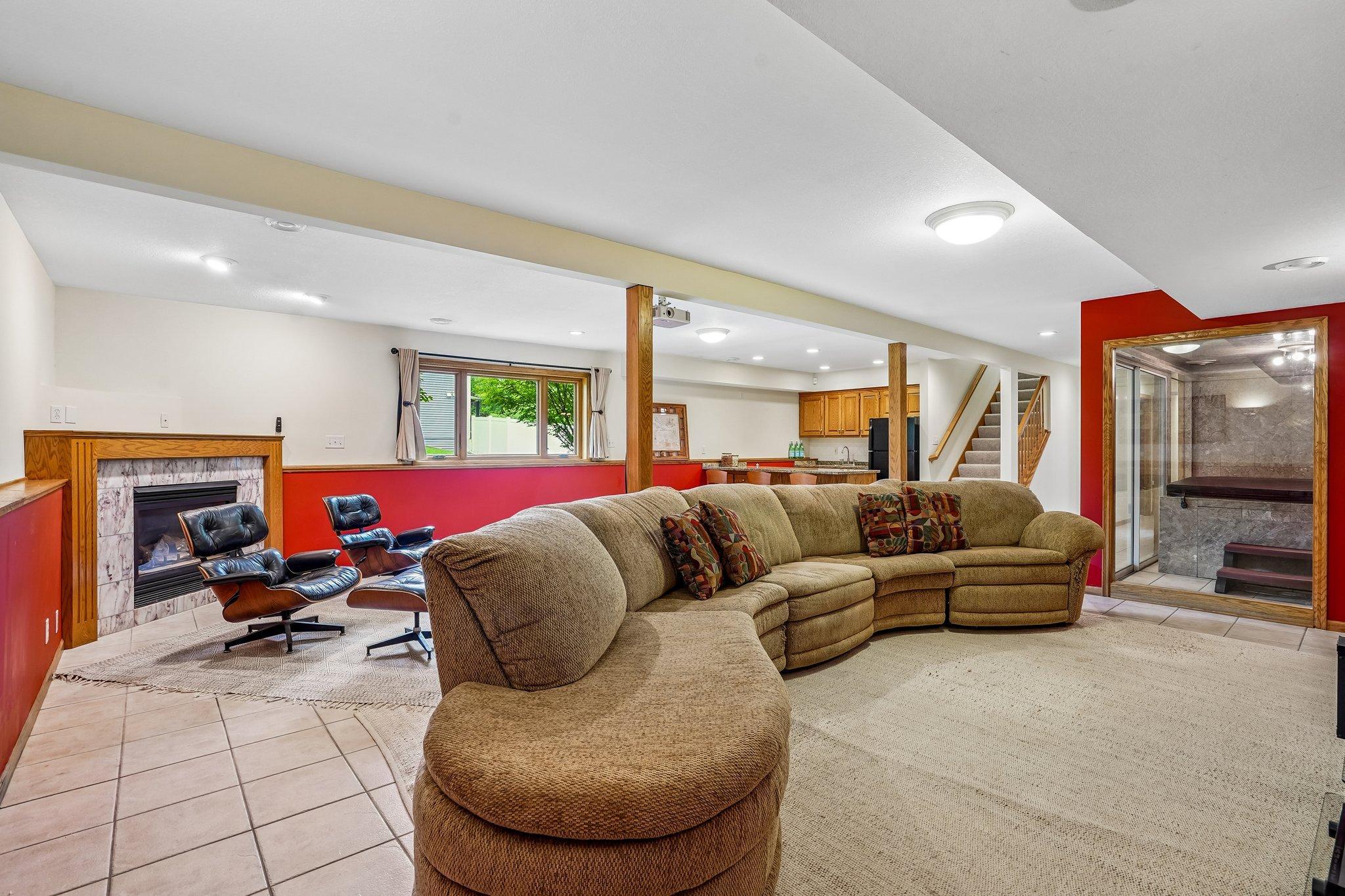 48-web-or-mls-Laurene Ave-S1905-048.jpg