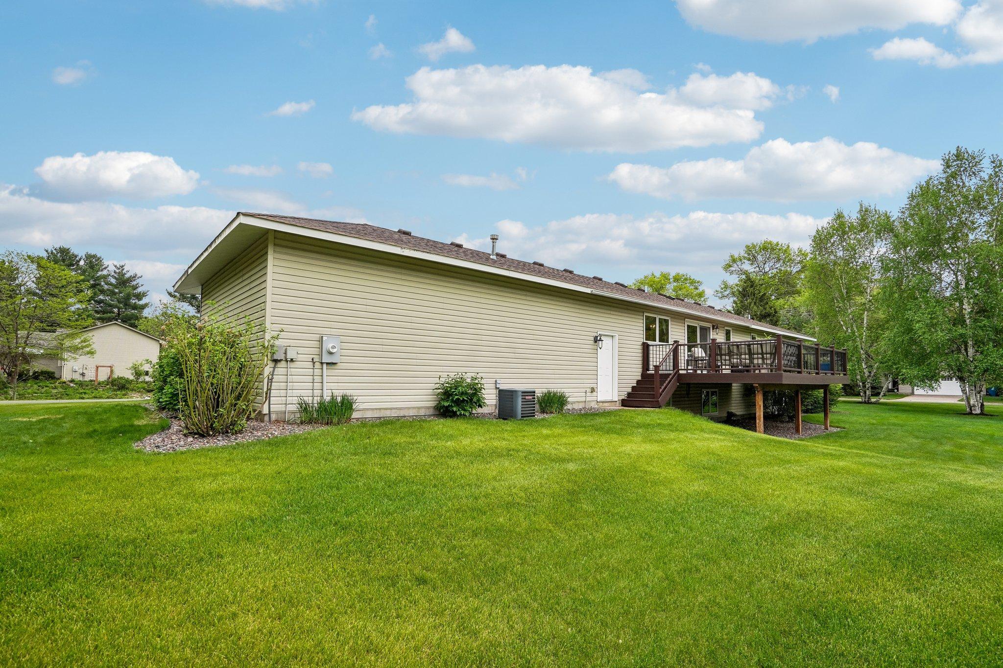 64-web-or-mls-Laurene Ave-S1905-064.jpg