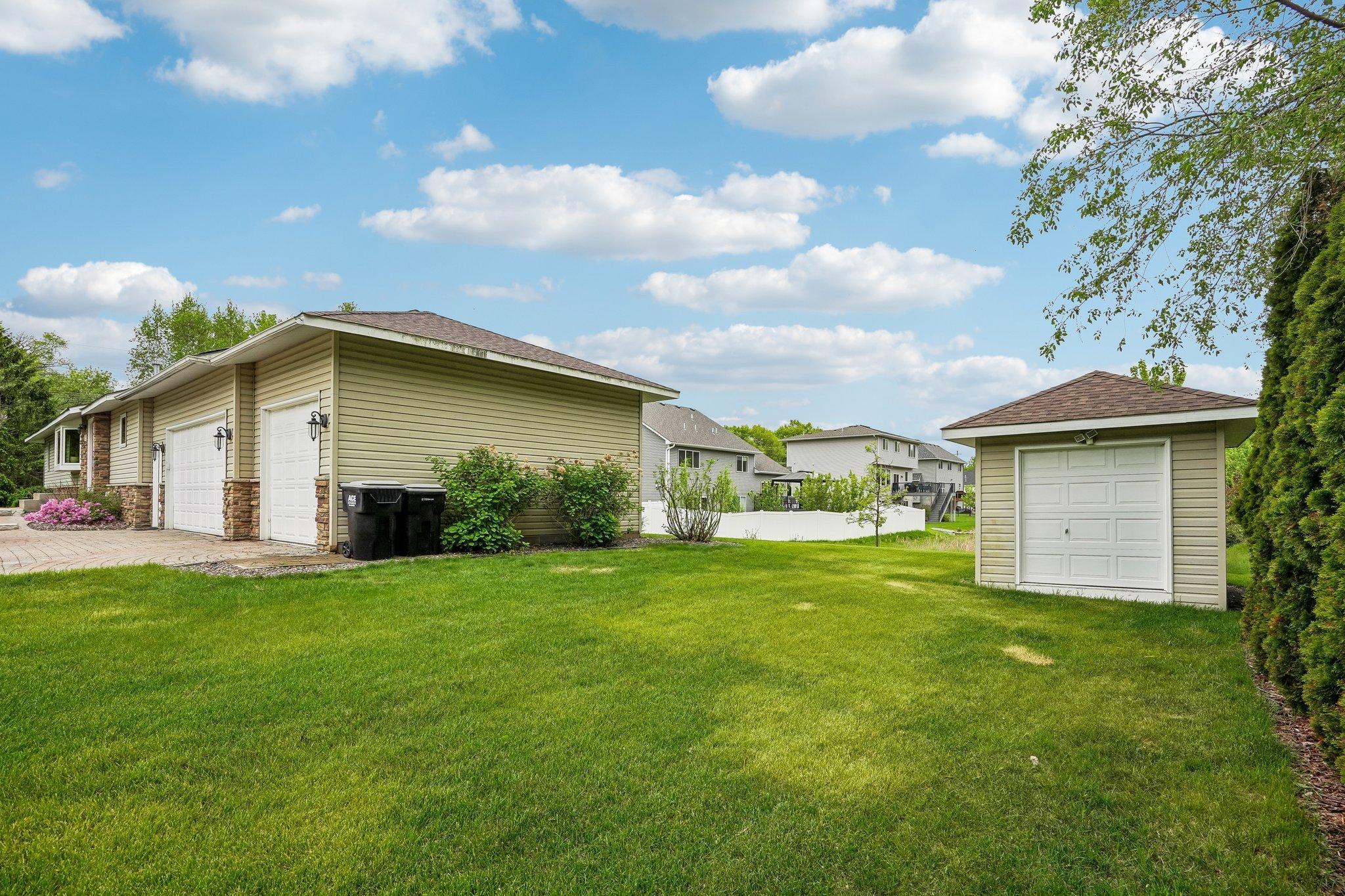3-web-or-mls-Laurene Ave-S1905-003.jpg