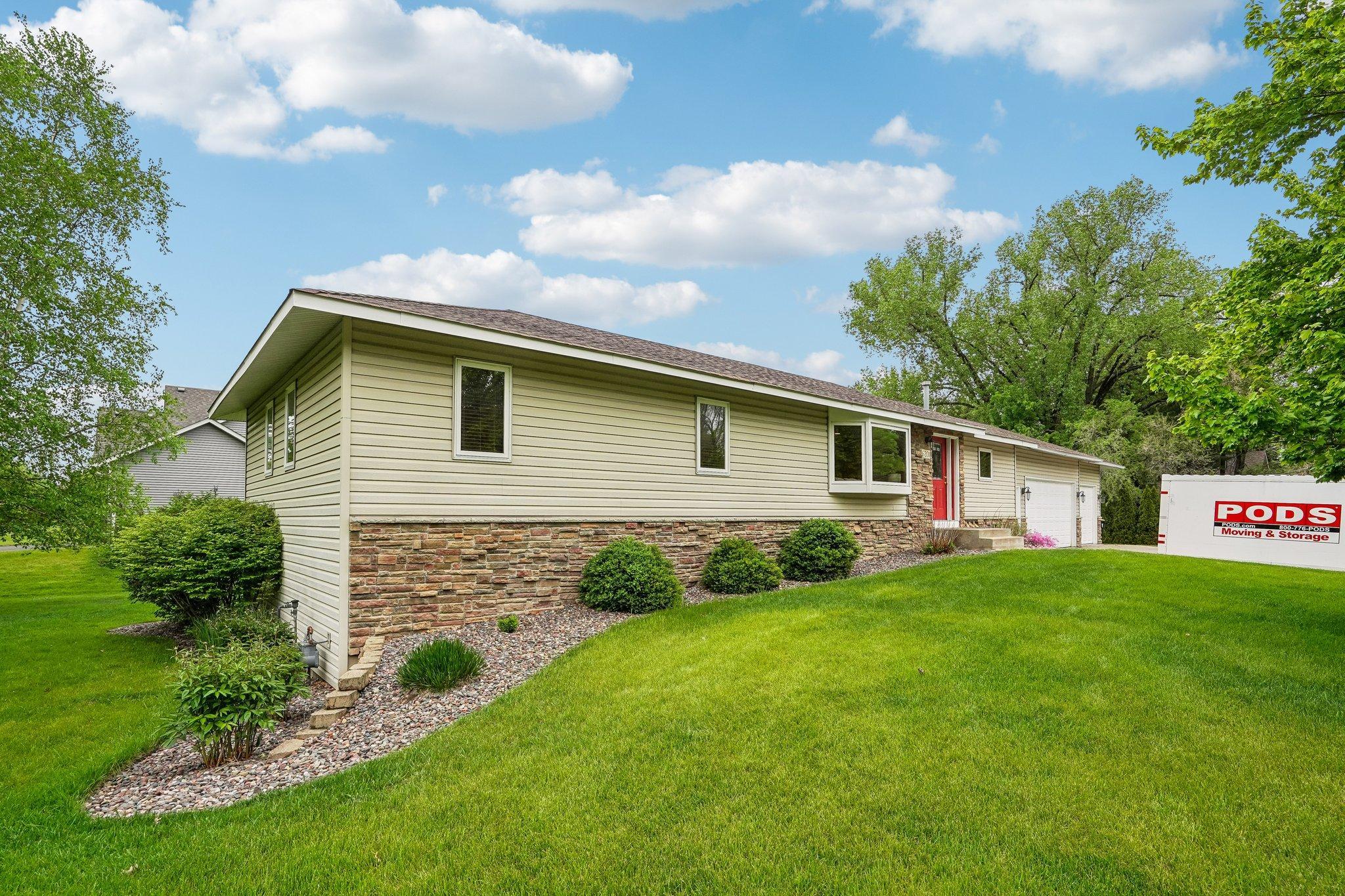 2-web-or-mls-Laurene Ave-S1905-002.jpg