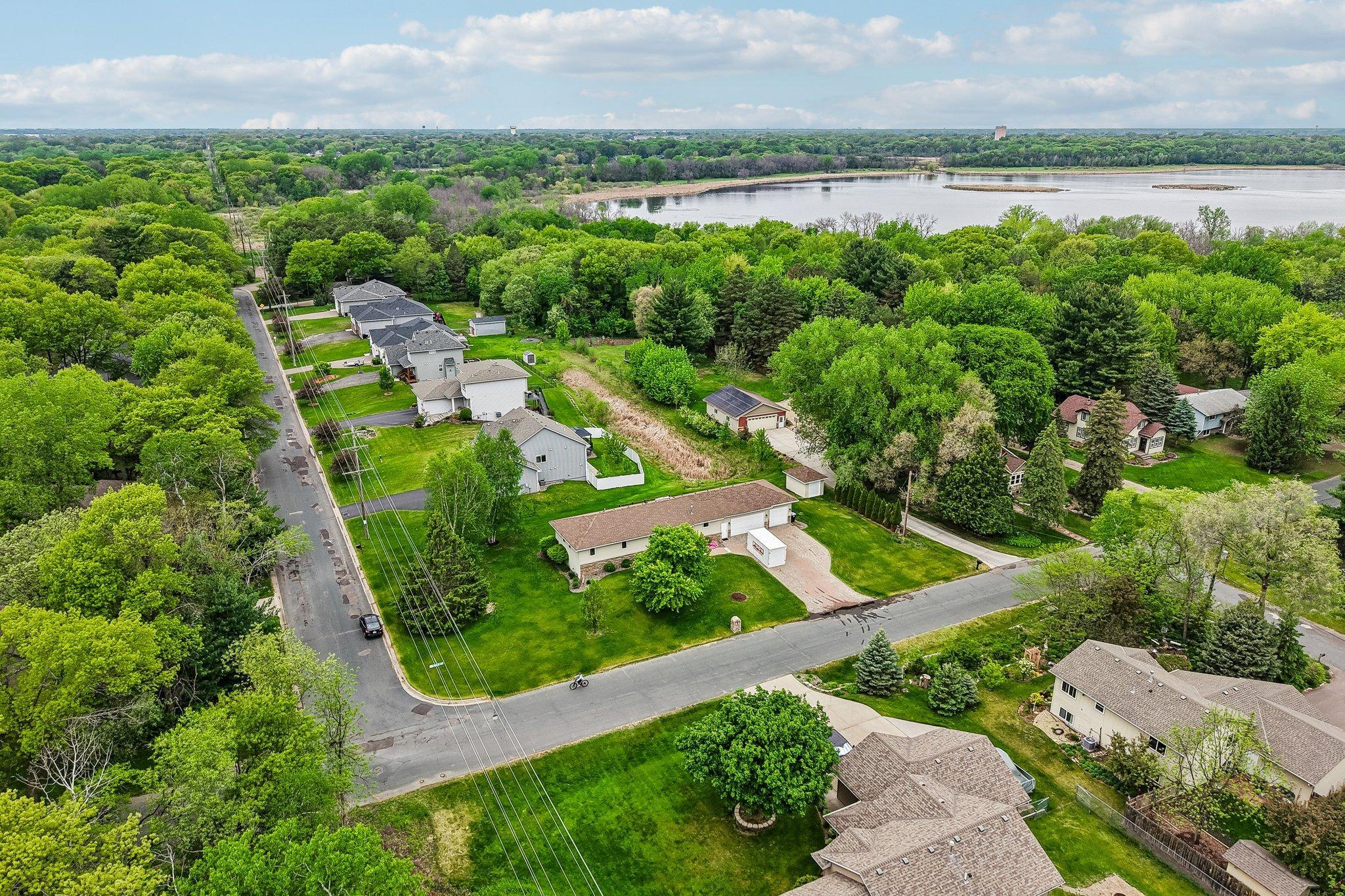 74-web-or-mls-Laurene Ave-S1905-074.jpg
