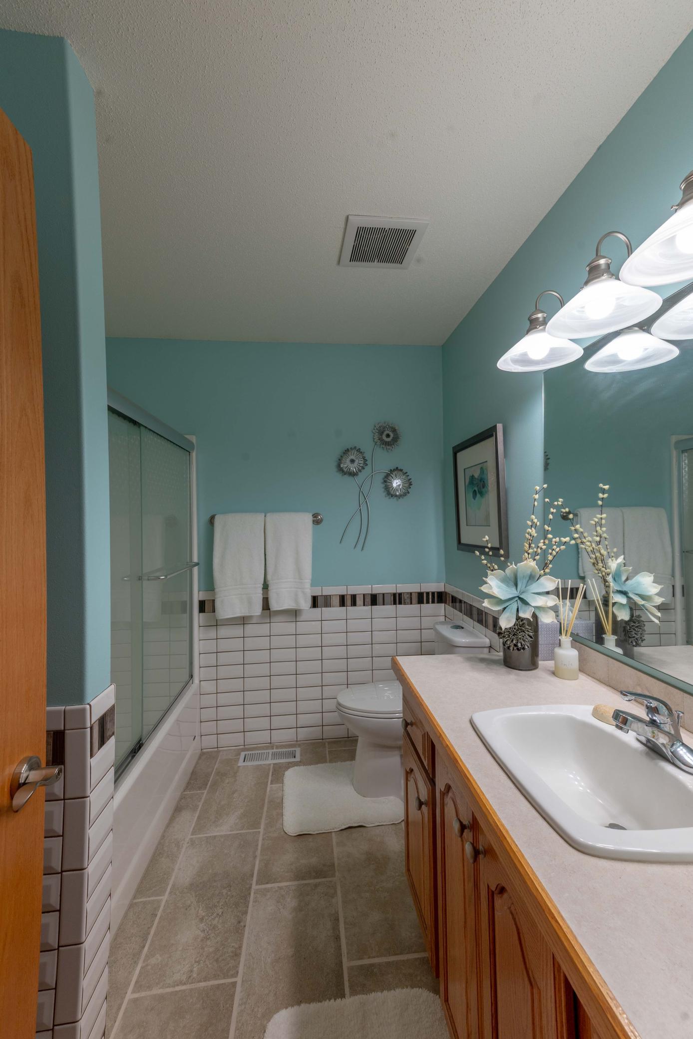 22 Main Floor Full Bath .jpg