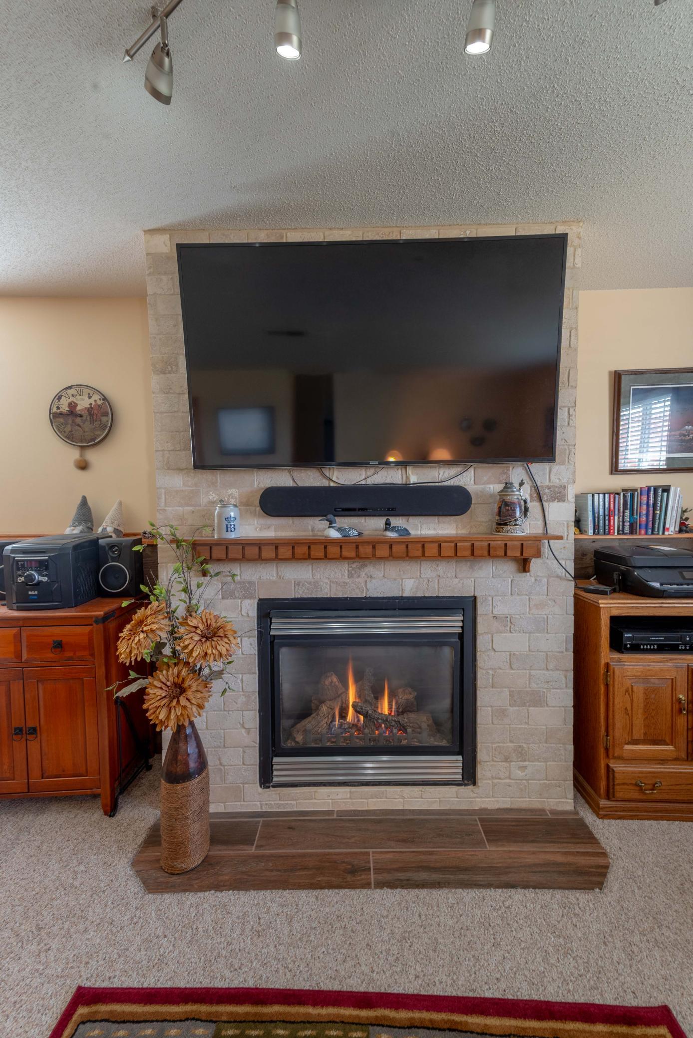 32 Gas Fireplace.jpg