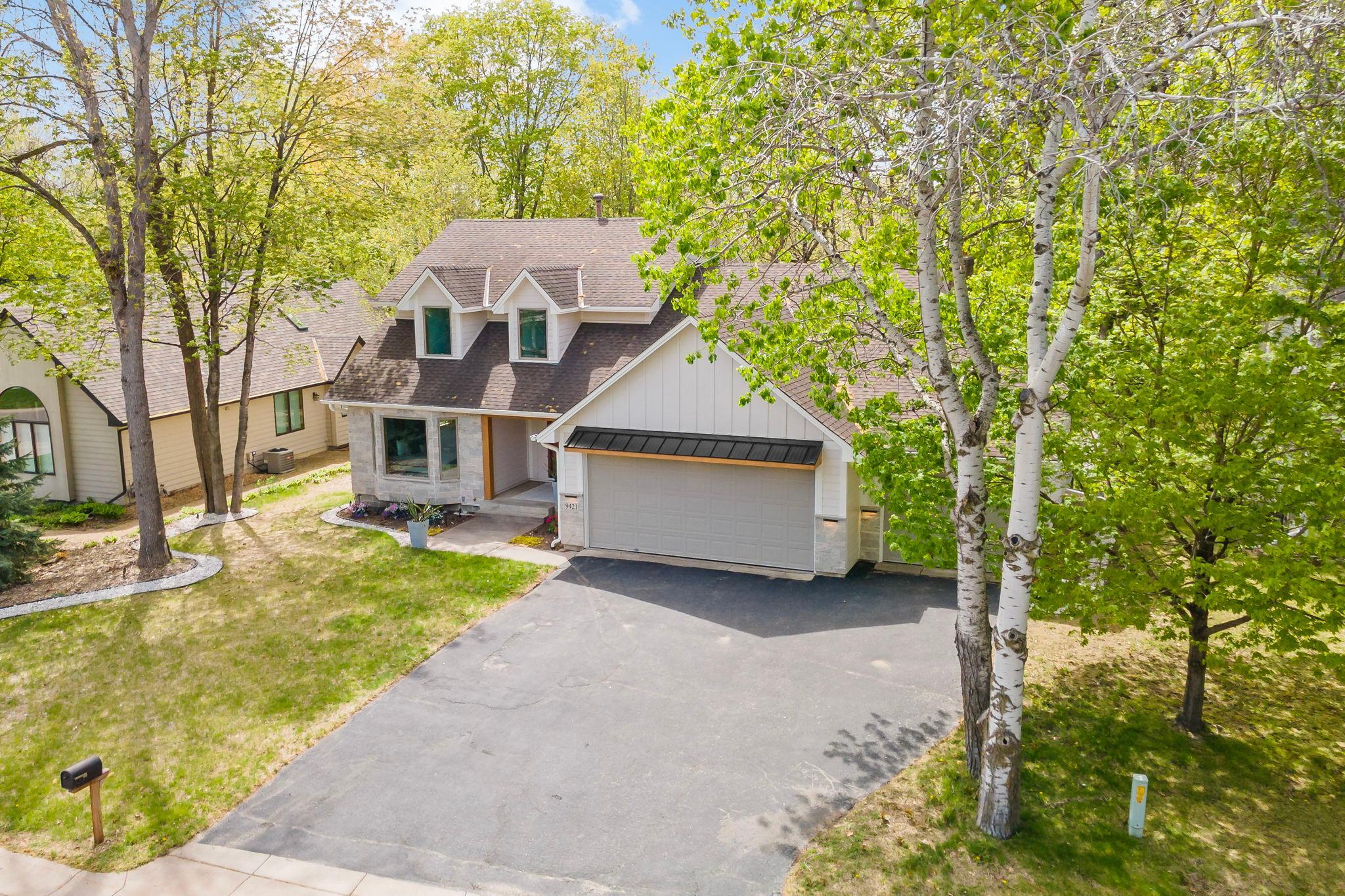 6 Bedroom, 4 Bath, 3 Stall Garage