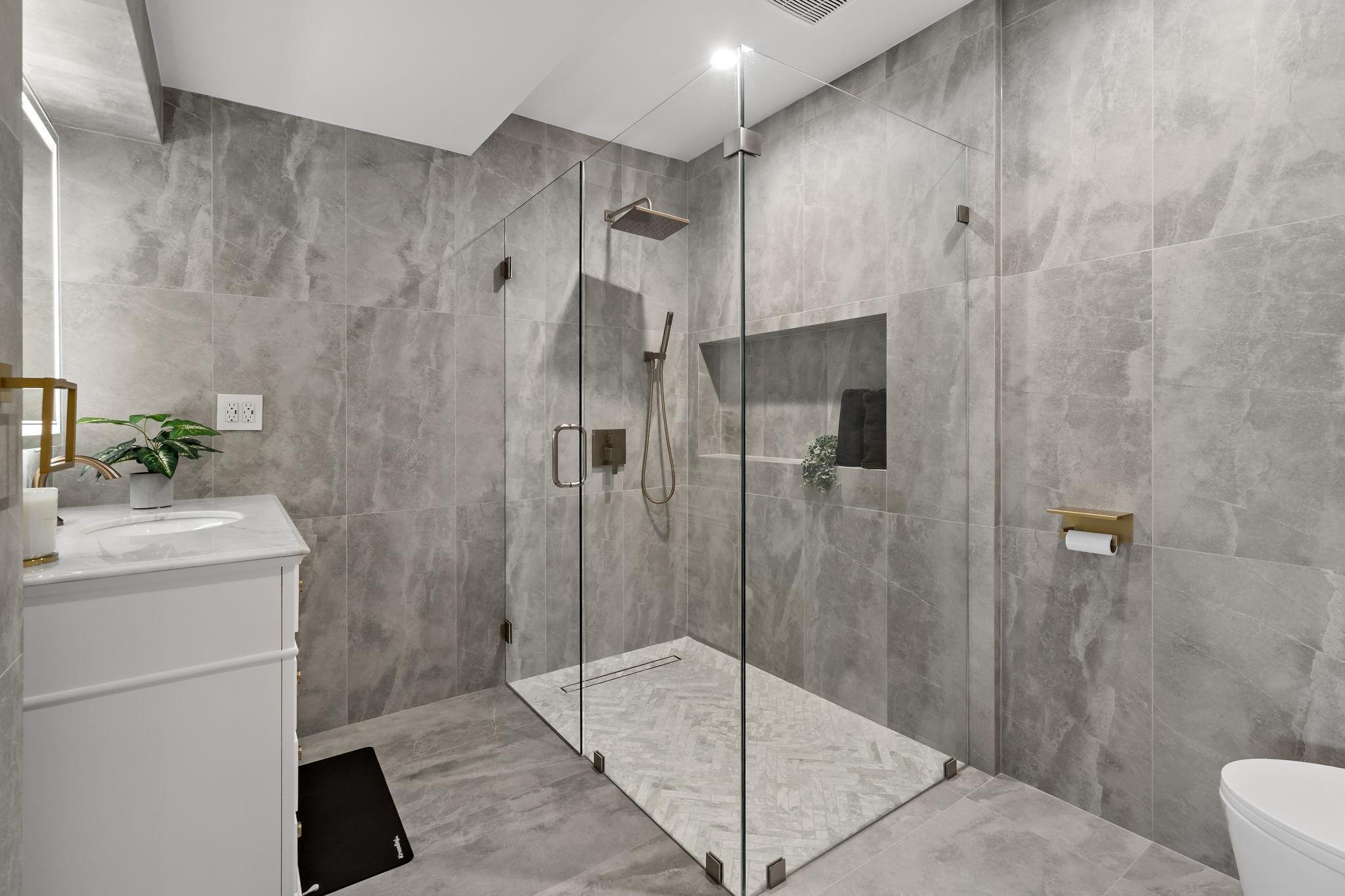 Lower Level 3/4 Bath
