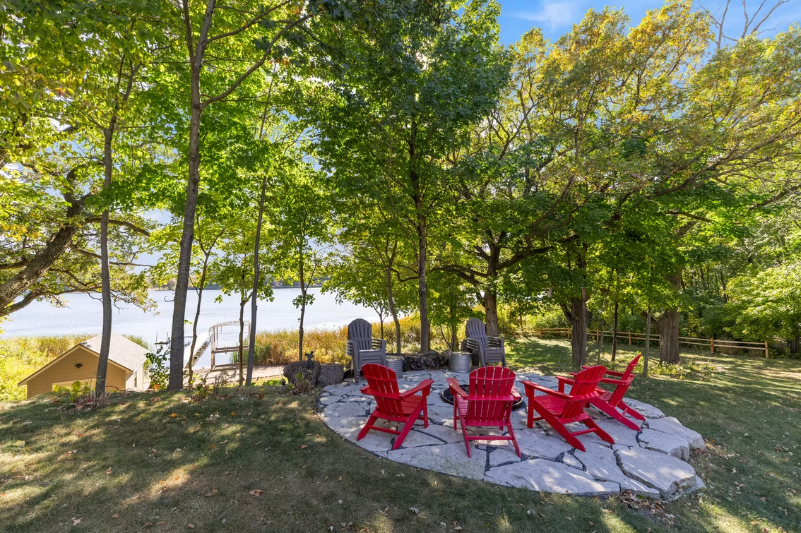 The one acre setting features 164' of shoreline on the fully recreational Lake Bavaria.