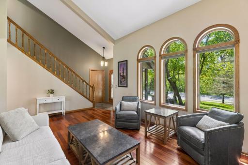 717 Marie Avenue W, Mendota Heights, MN 55118