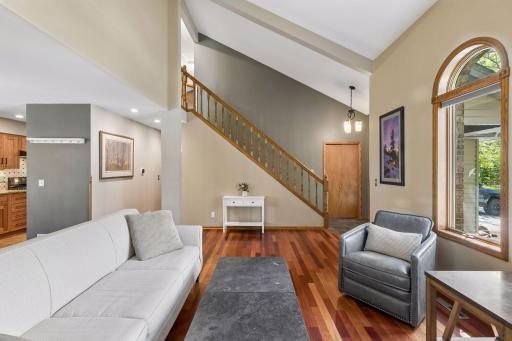 717 Marie Avenue W, Mendota Heights, MN 55118