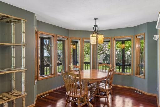 717 Marie Avenue W, Mendota Heights, MN 55118