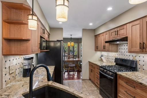 717 Marie Avenue W, Mendota Heights, MN 55118