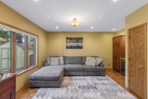 717 Marie Avenue W, Mendota Heights, MN 55118