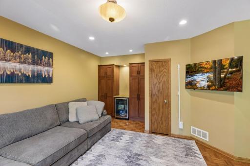 717 Marie Avenue W, Mendota Heights, MN 55118