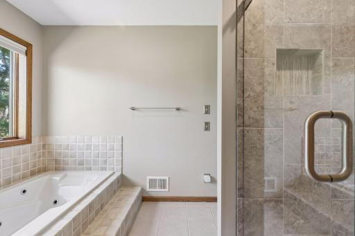 717 Marie Avenue W, Mendota Heights, MN 55118