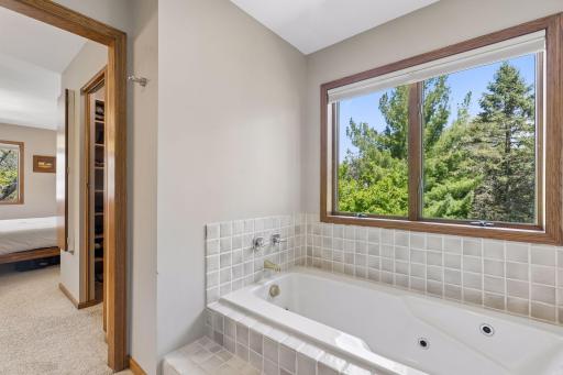 717 Marie Avenue W, Mendota Heights, MN 55118