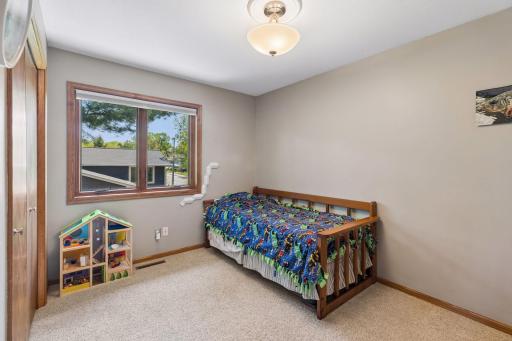 717 Marie Avenue W, Mendota Heights, MN 55118