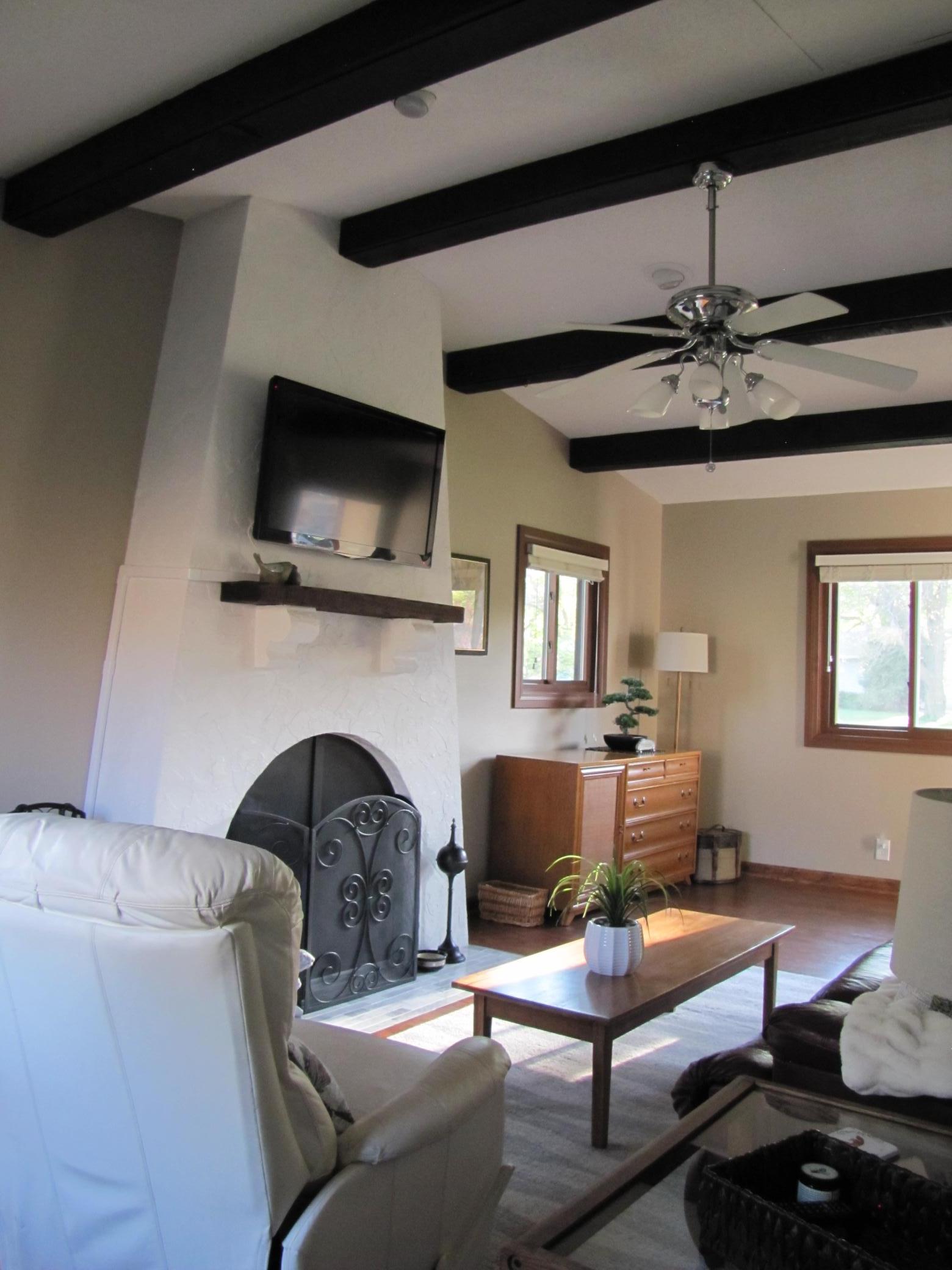 Living Rm 2.JPG