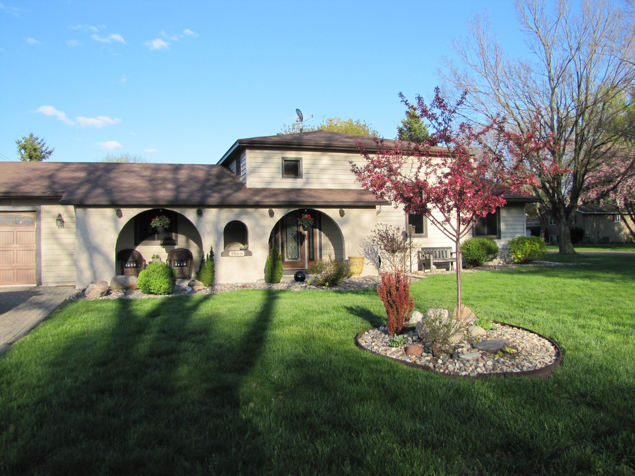 Front of House 3.JPG