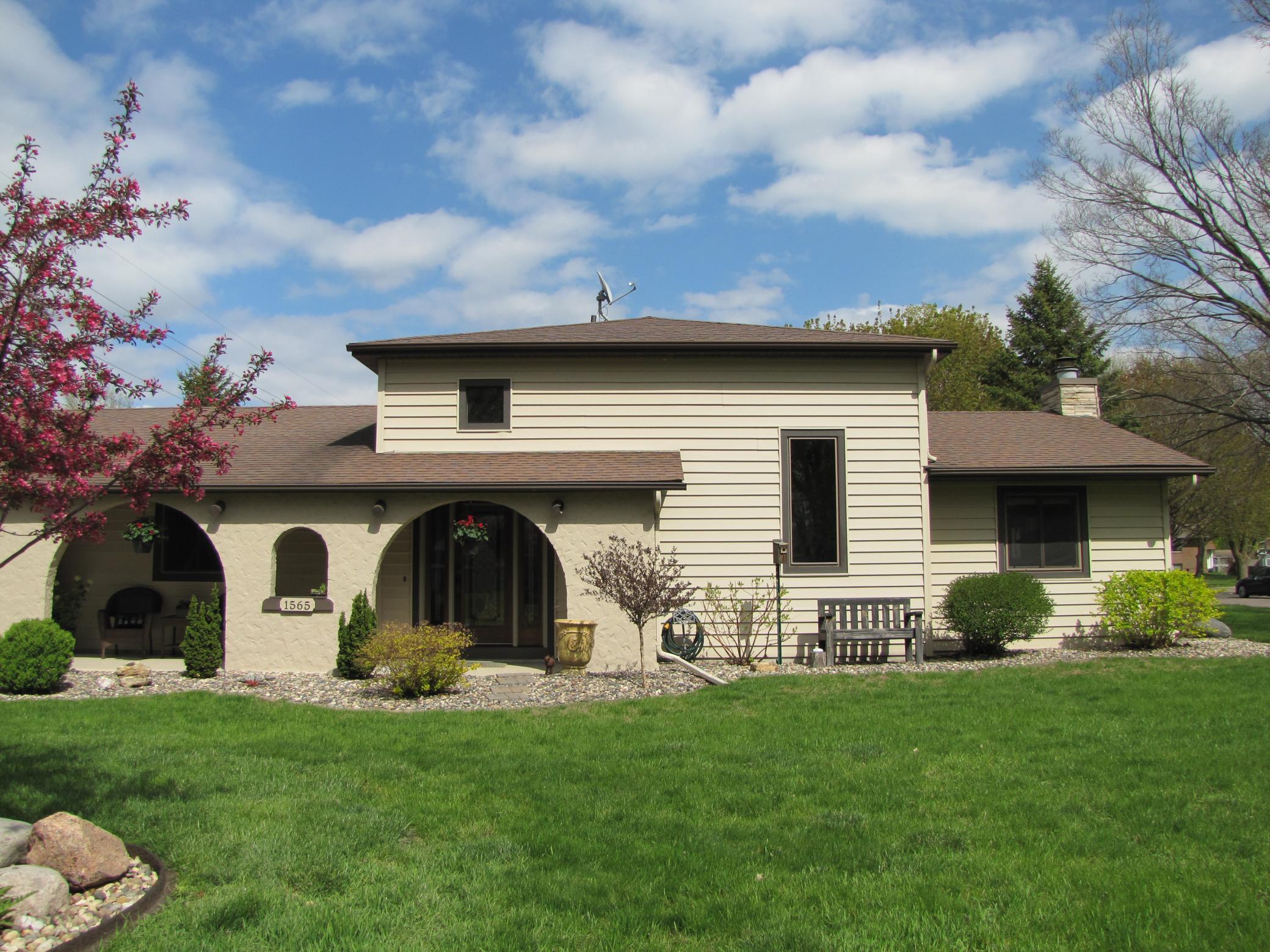 Front of House 2.JPG