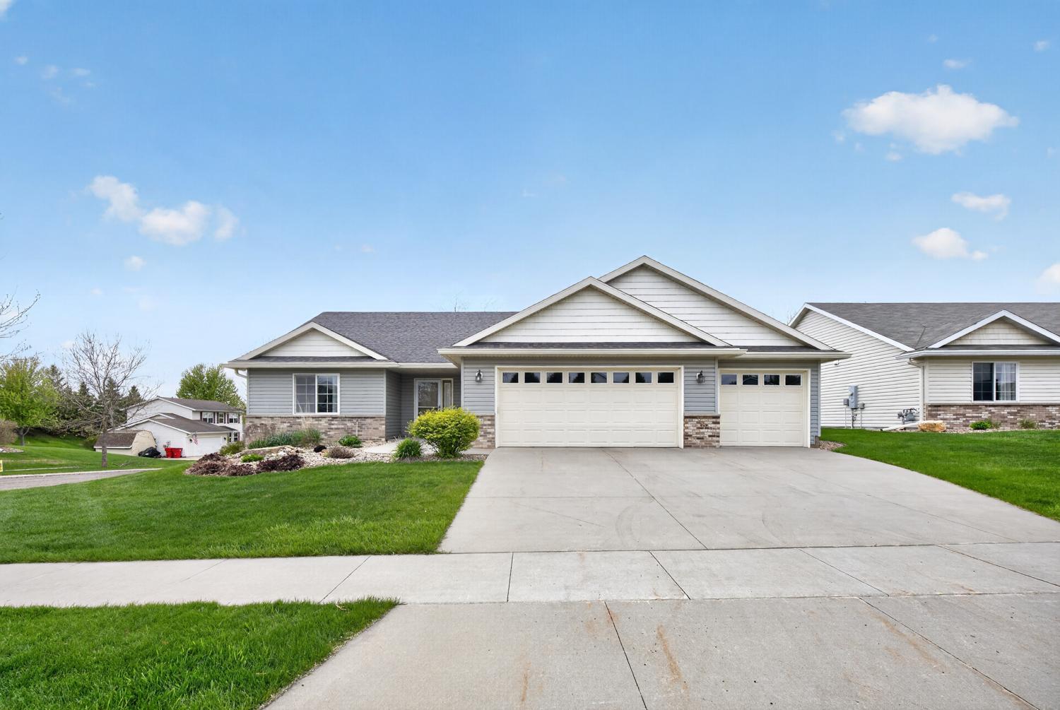 2528 Hawk Ridge Court SE
