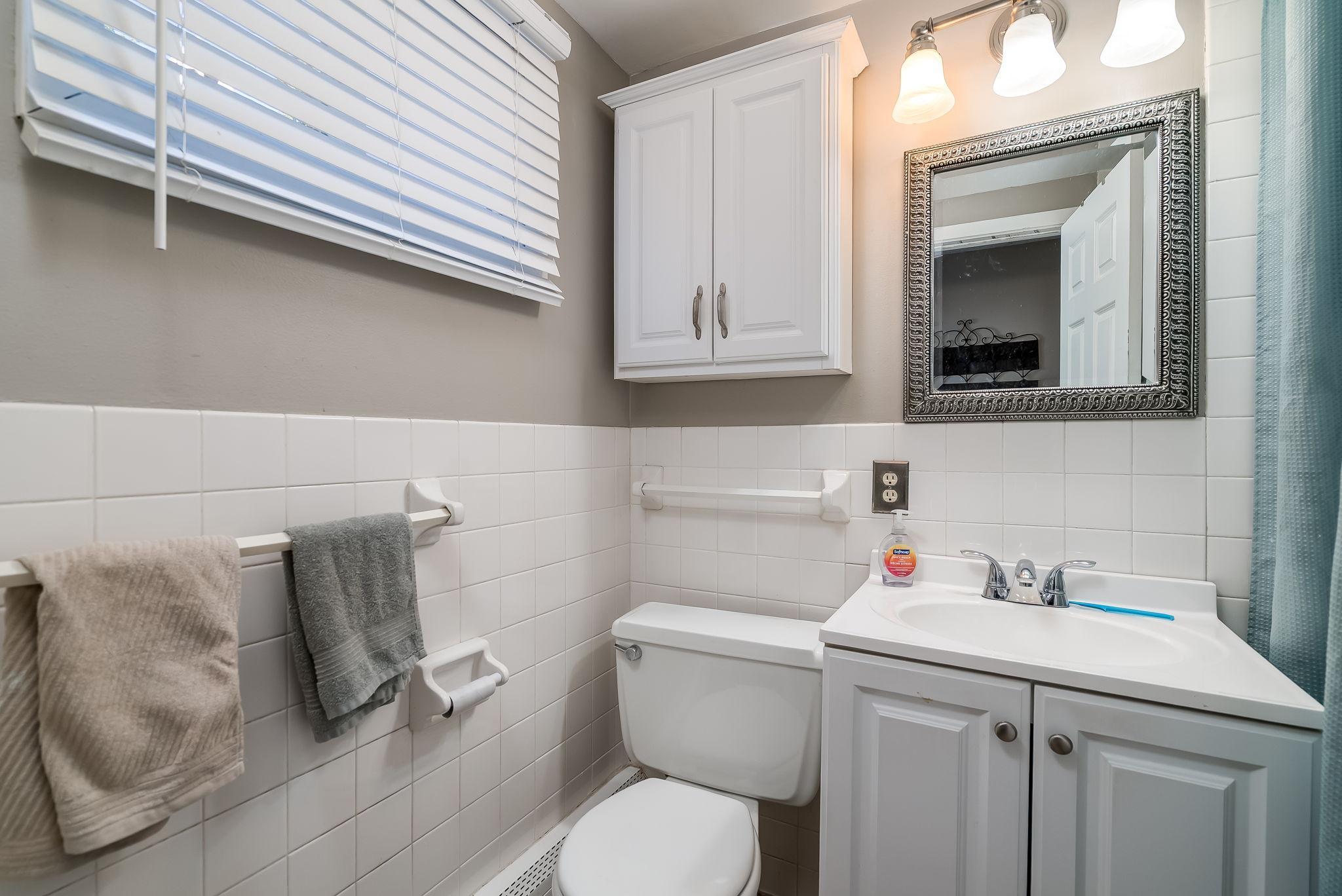 13-web-or-mls-10940 Pioneer Dr-14.jpg