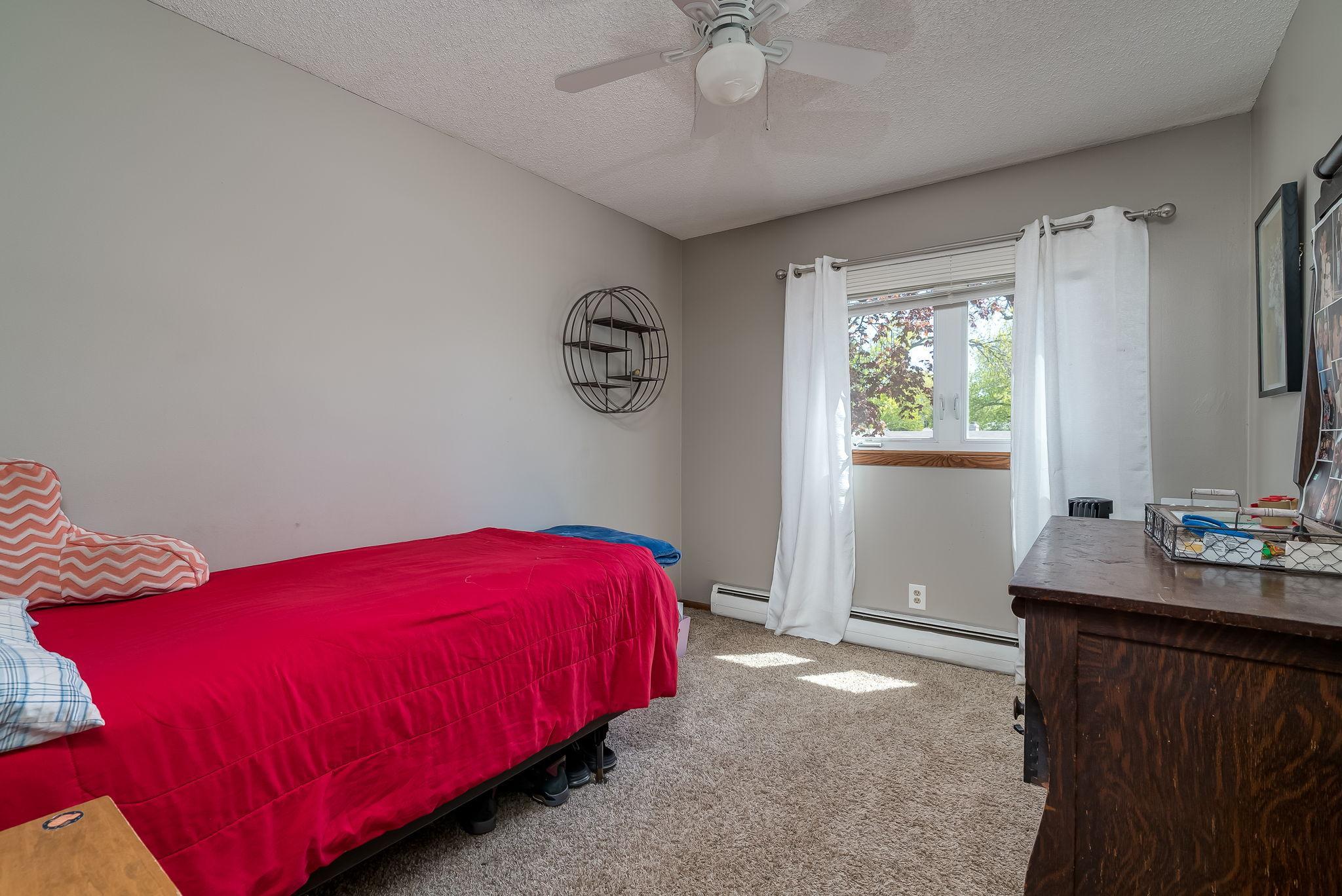 21-web-or-mls-10940 Pioneer Dr-23.jpg