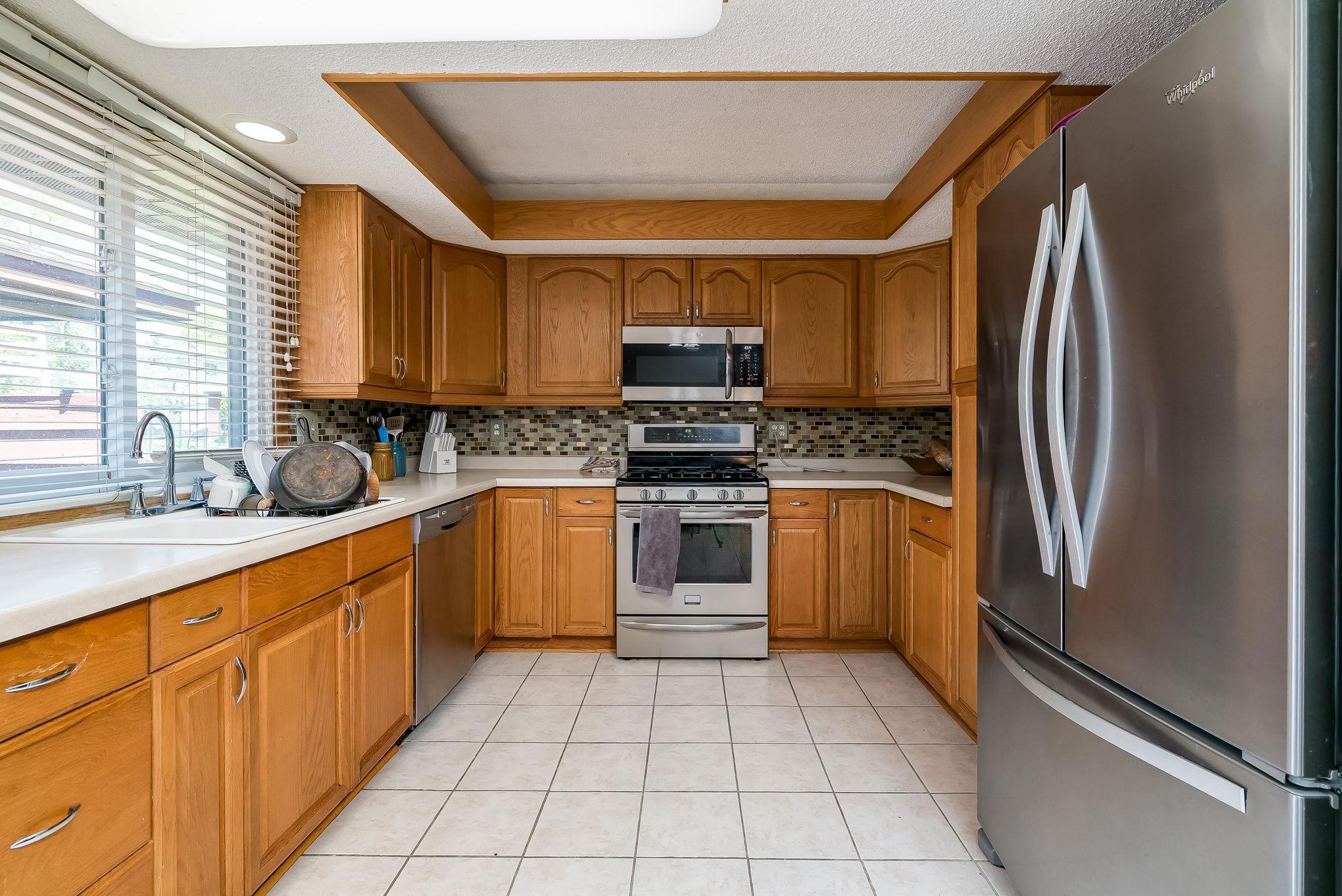 19-web-or-mls-10940 Pioneer Dr-21.jpg