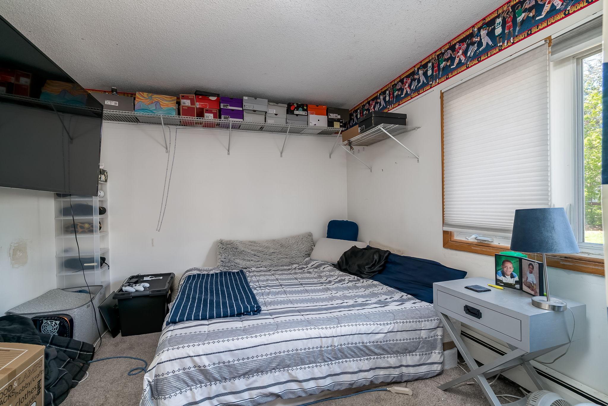 14-web-or-mls-10940 Pioneer Dr-15.jpg