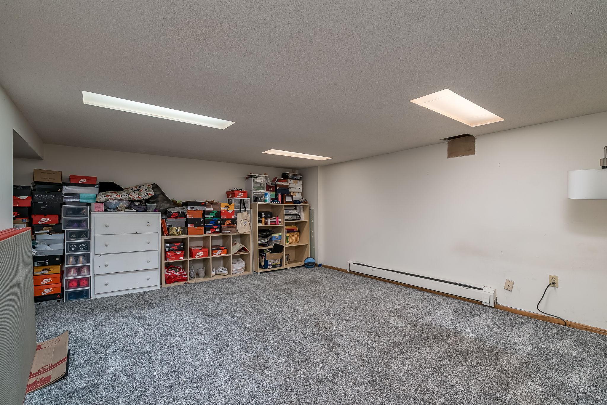 25-web-or-mls-10940 Pioneer Dr-27.jpg