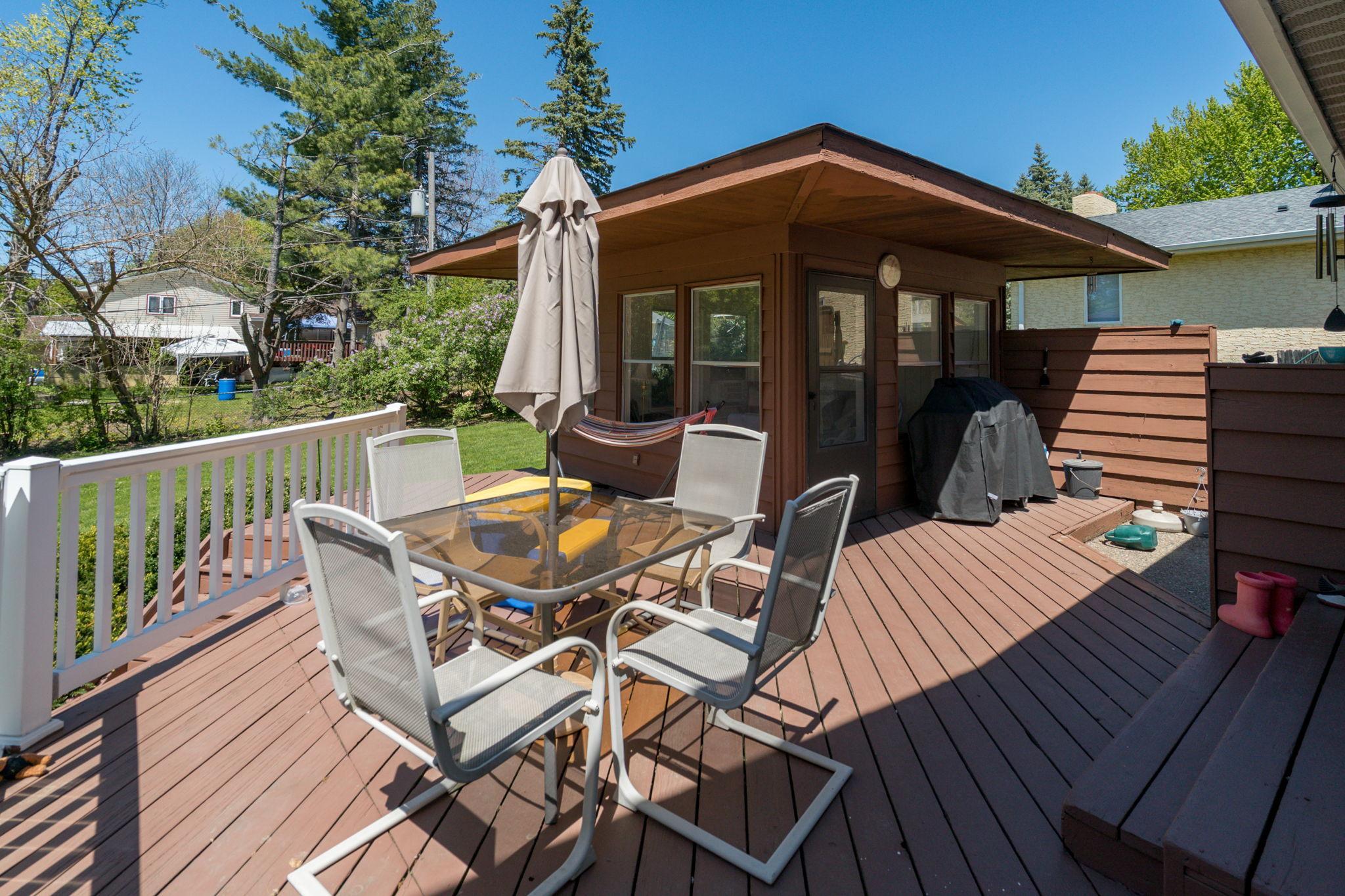 8-web-or-mls-10940 Pioneer Dr-8.jpg