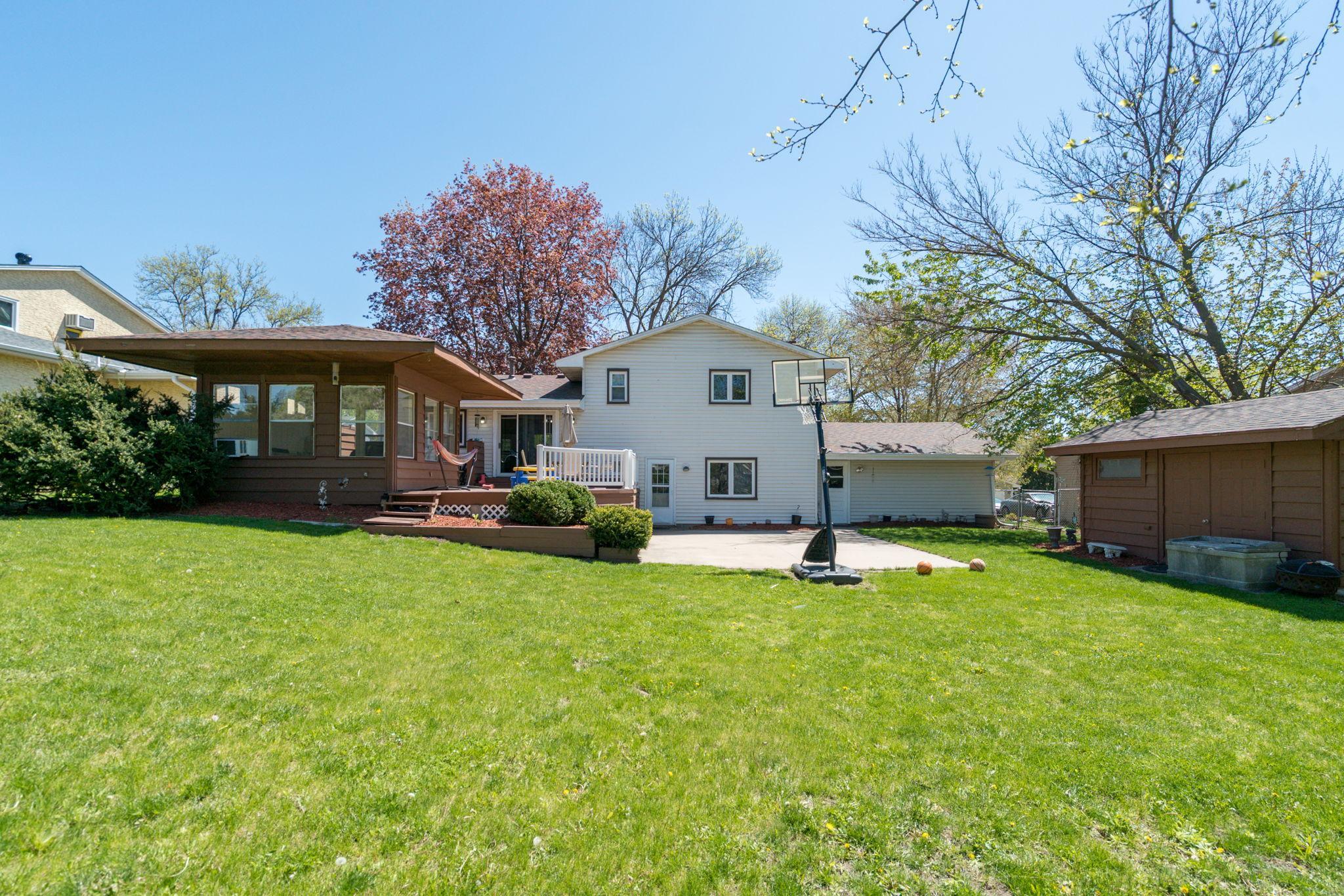 4-web-or-mls-10940 Pioneer Dr-4.jpg