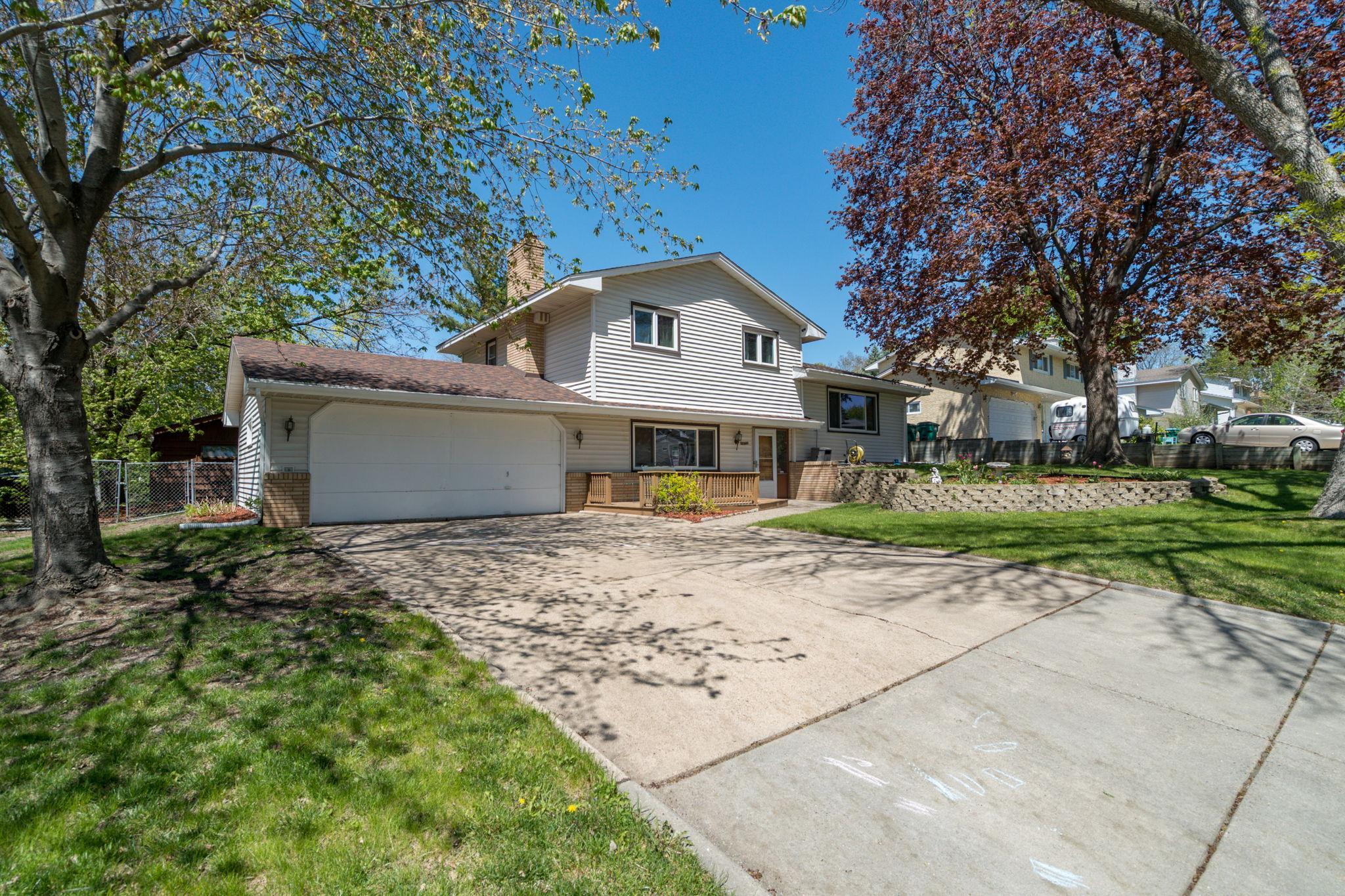 9-web-or-mls-10940 Pioneer Dr-9.jpg