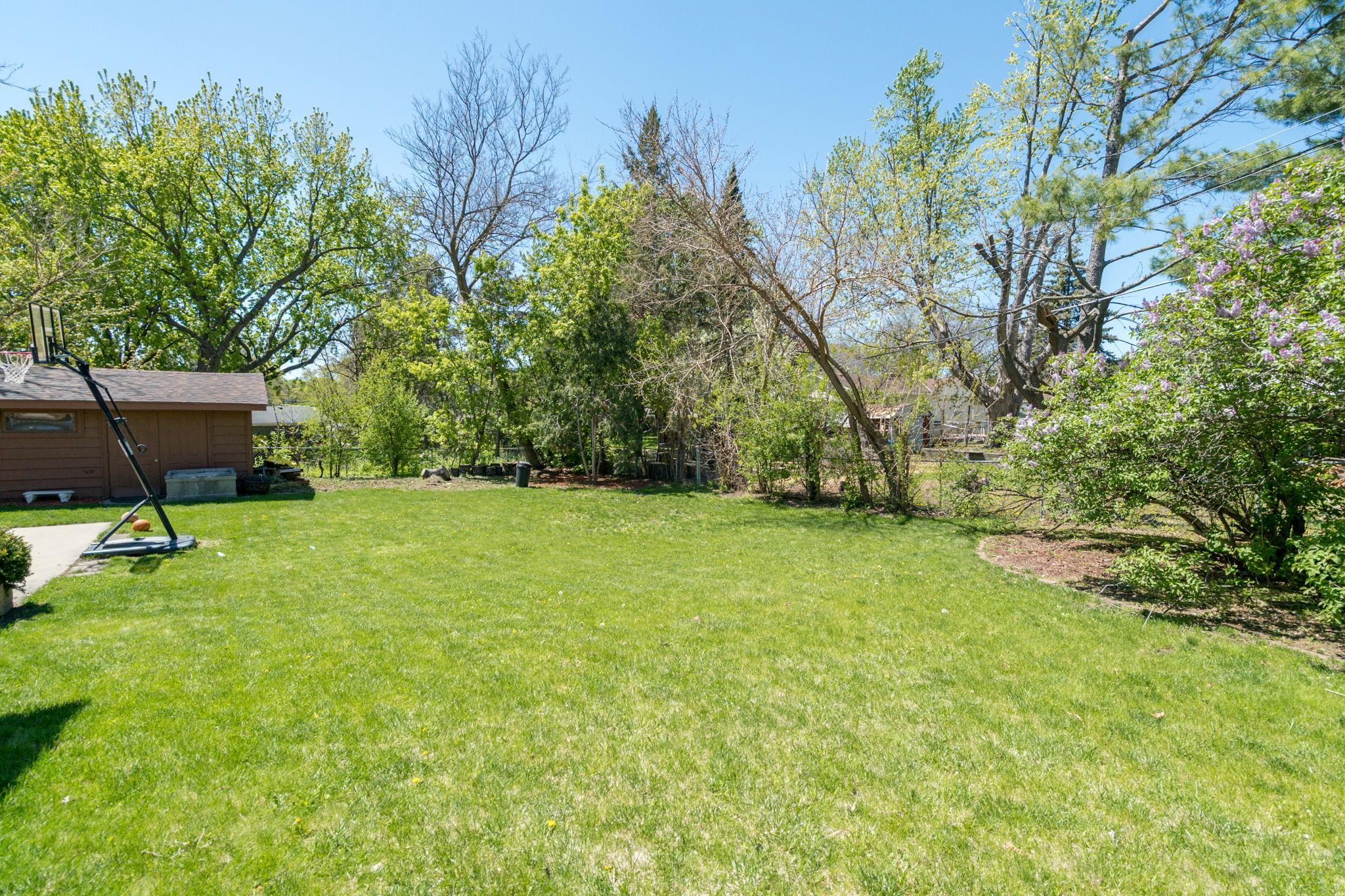 6-web-or-mls-10940 Pioneer Dr-6.jpg