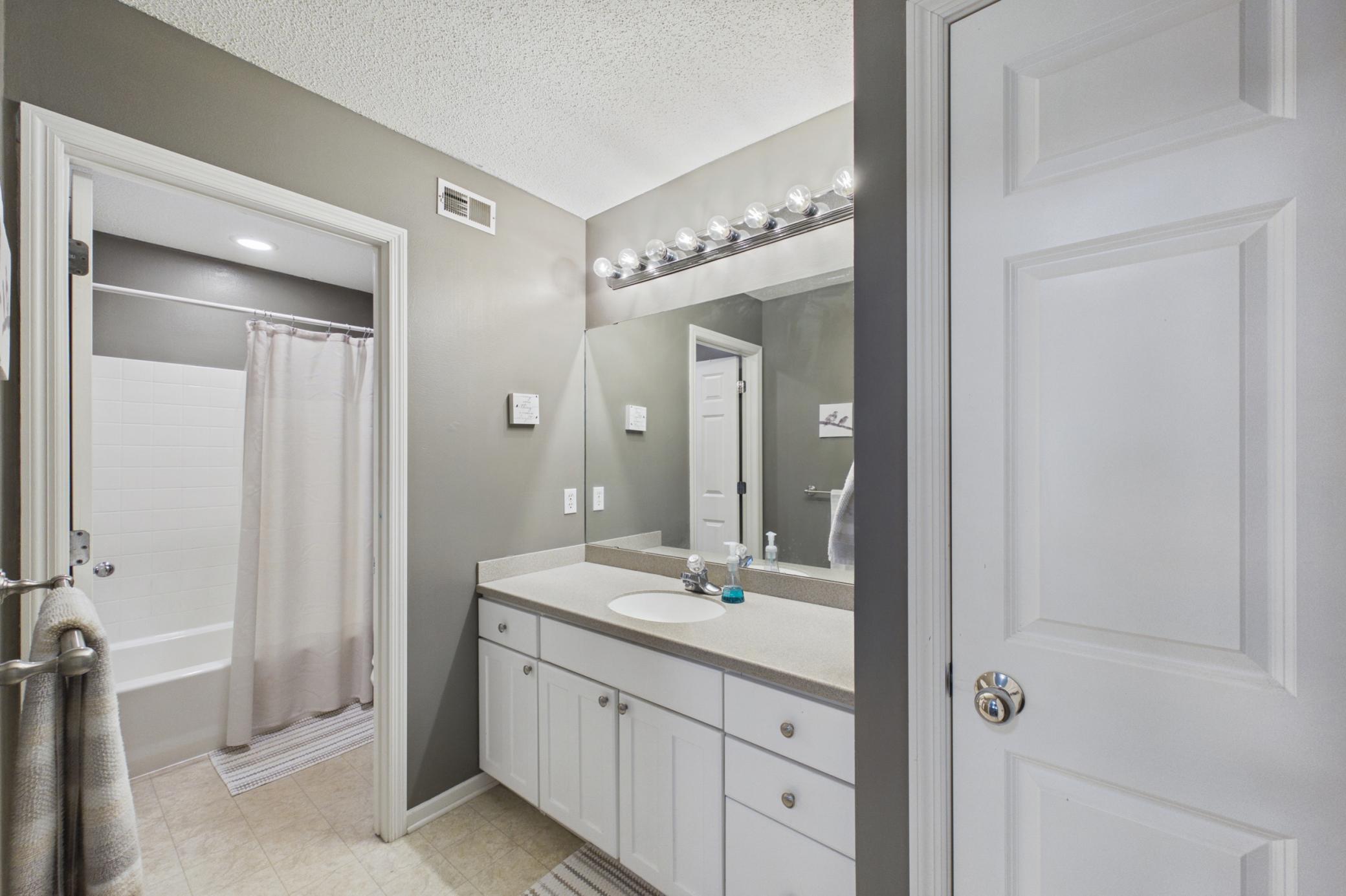 Upper level full bathroom