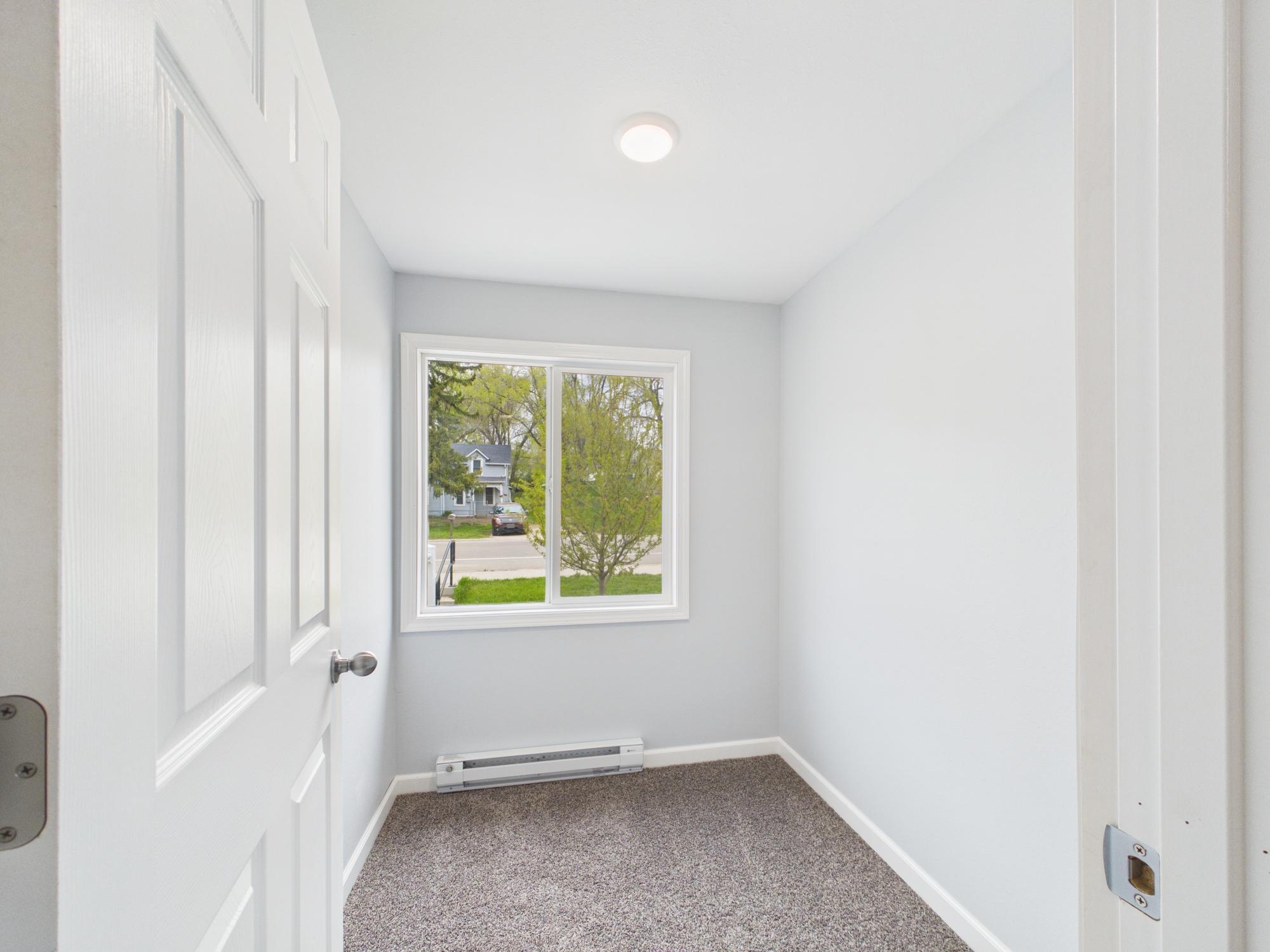 walk in closet main floor