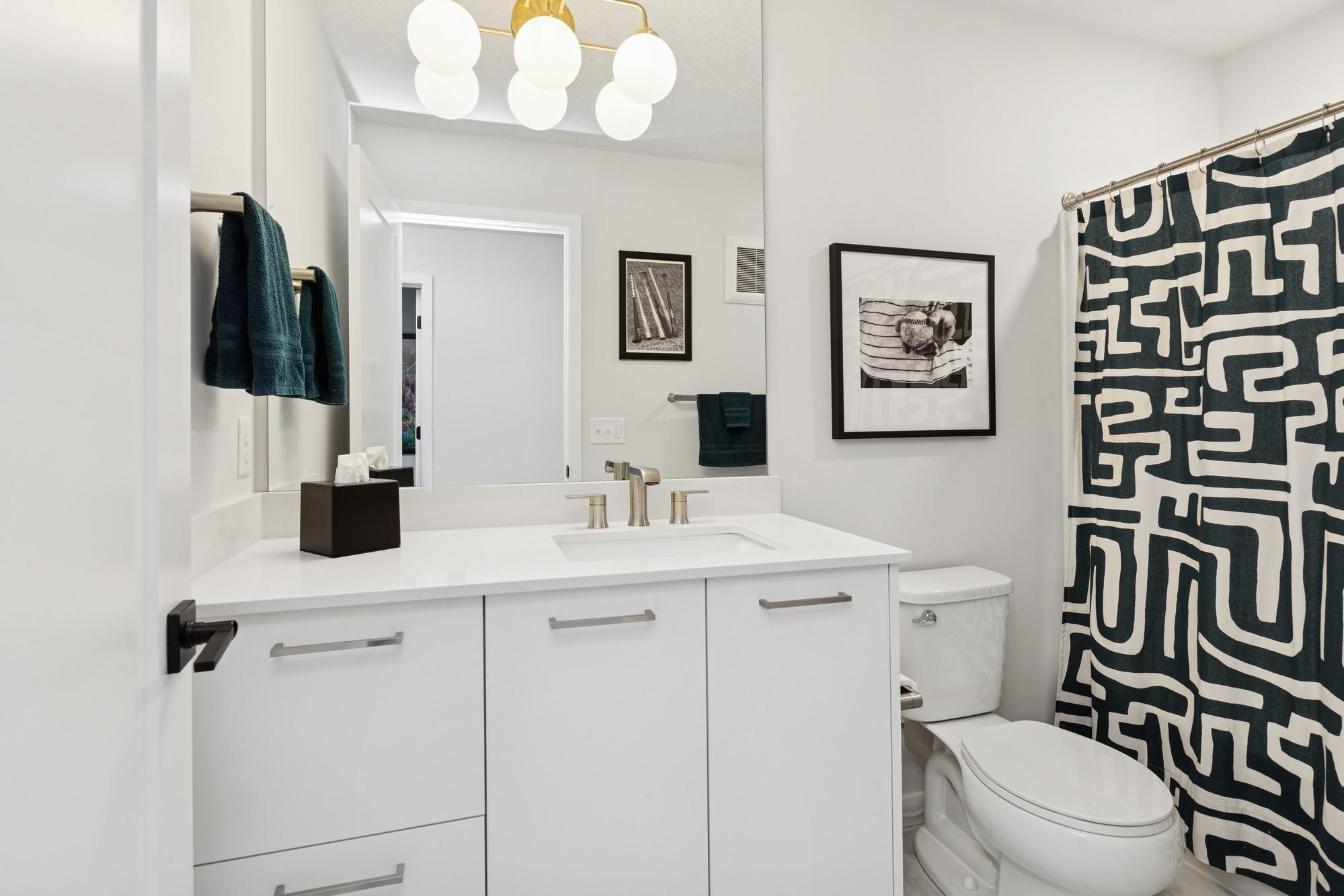 Upper level shared full bathroom