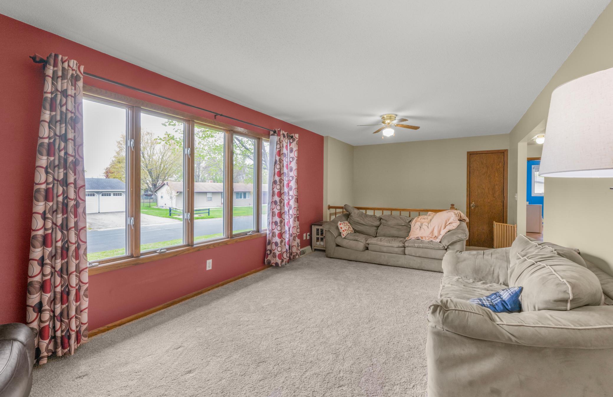 Large living room, perfect for entertaining!