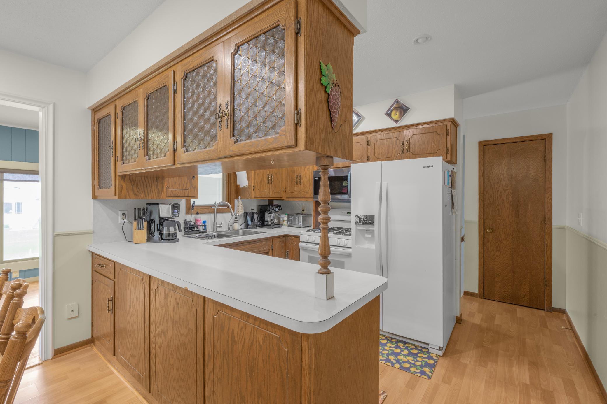 Great kitchen with lots of light and cabinets