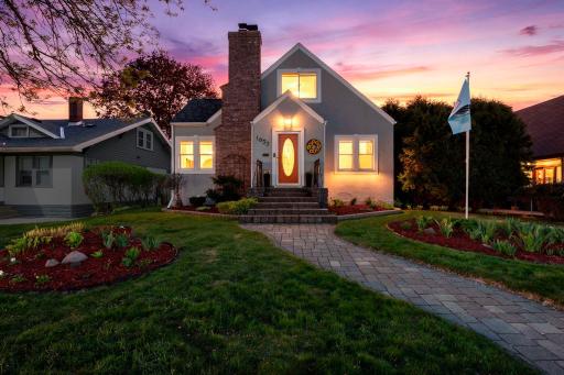 1033 Smith Avenue S, Saint Paul, MN 55118
