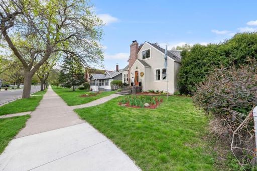 1033 Smith Avenue S, Saint Paul, MN 55118