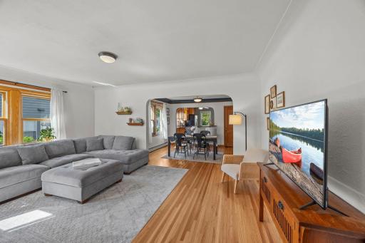 1033 Smith Avenue S, Saint Paul, MN 55118