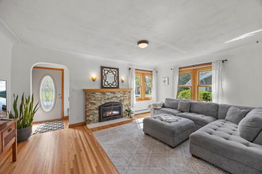 1033 Smith Avenue S, Saint Paul, MN 55118