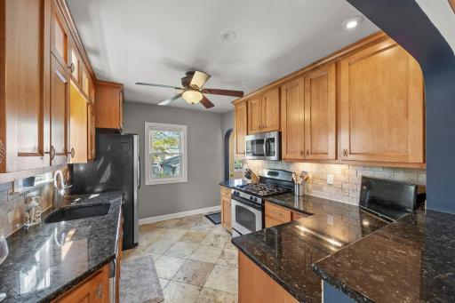 1033 Smith Avenue S, Saint Paul, MN 55118