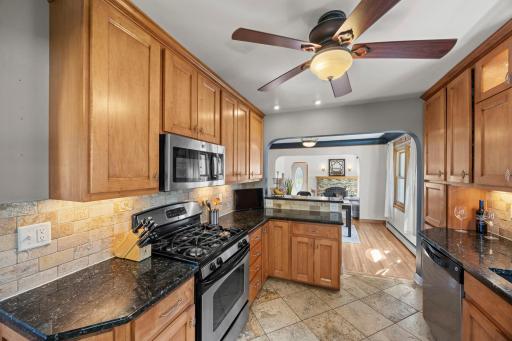 1033 Smith Avenue S, Saint Paul, MN 55118