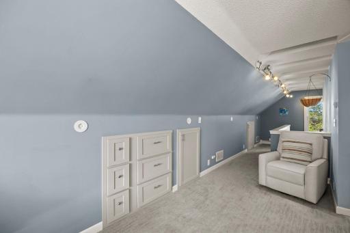 1033 Smith Avenue S, Saint Paul, MN 55118