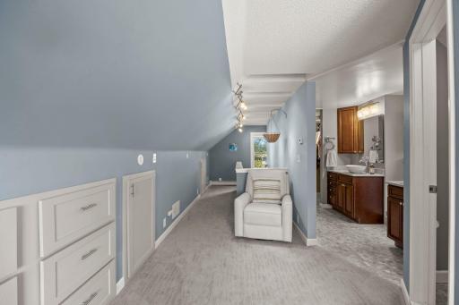 1033 Smith Avenue S, Saint Paul, MN 55118