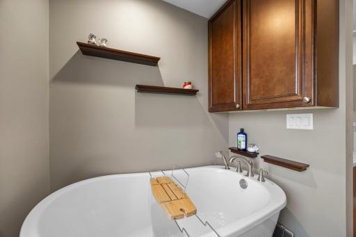 1033 Smith Avenue S, Saint Paul, MN 55118