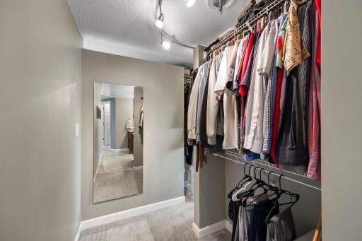 1033 Smith Avenue S, Saint Paul, MN 55118