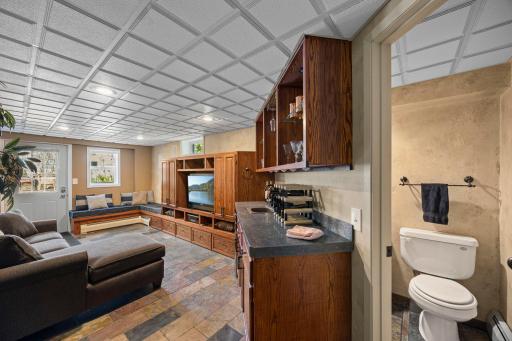 1033 Smith Avenue S, Saint Paul, MN 55118