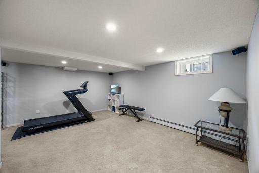 1033 Smith Avenue S, Saint Paul, MN 55118